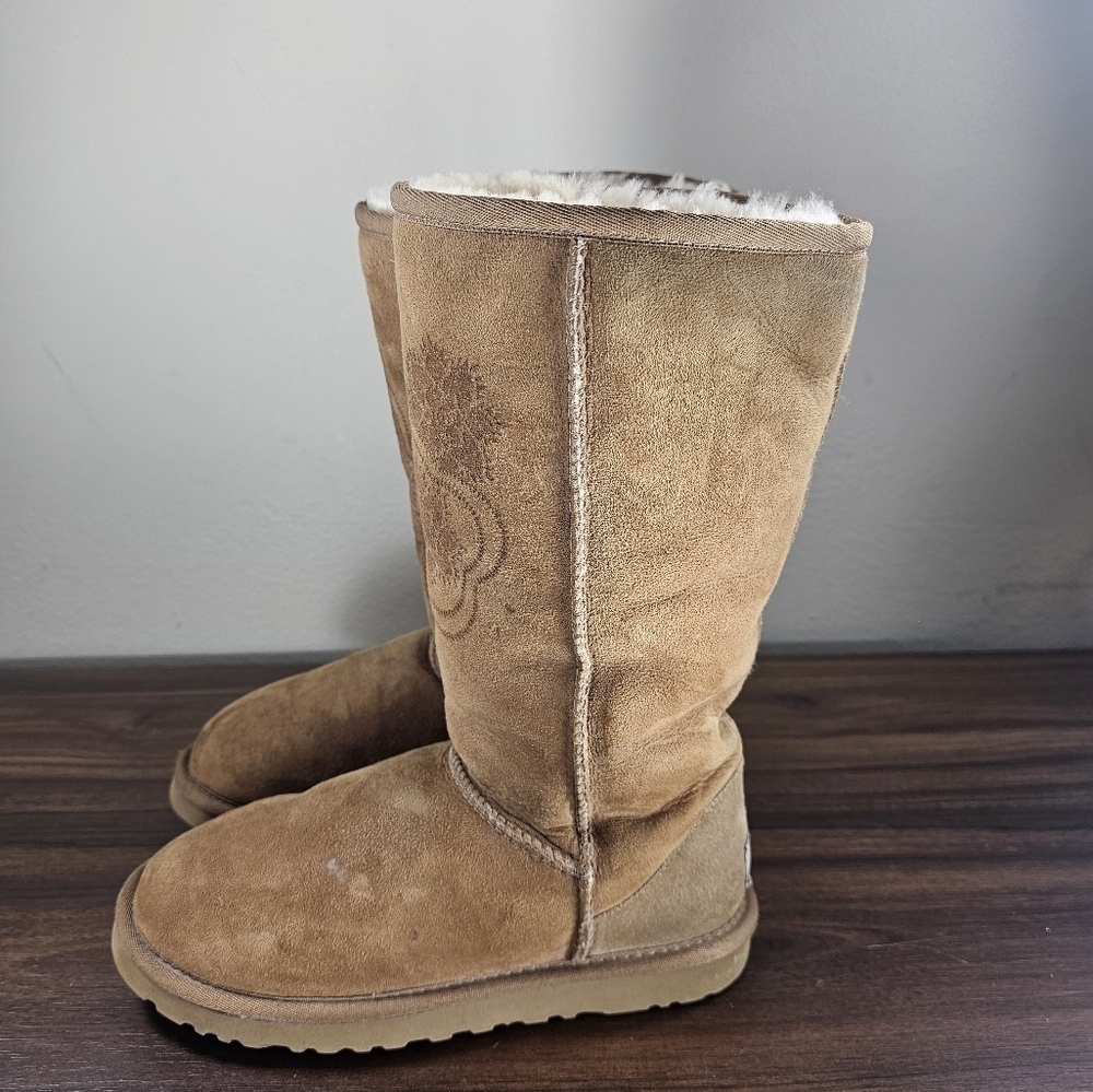UGG Australia Women’s W Classic Tall II Chestnut Size 6